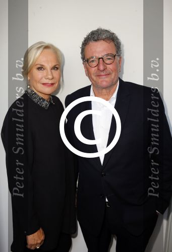 Amsterdam 3 november 2015
Perspresentatie en 10 jarig bestaan Max tv op paleis soestdijk.
Edwin de Vries en Monique v d Ven