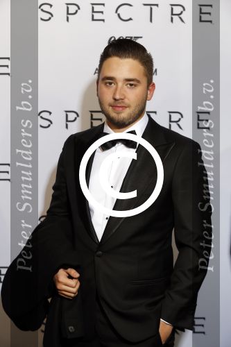 Amsterdam 28 oktober 2015
Premiere James Bond spectre in Tuschinski. nathan Moszkowiczmet vrienden