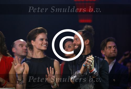 Hilversum 26 oktober 2015
Finale van Hollands next top model HNTM 2015 gepresenteerd door Anouk Smulders en Fred v Leer. De jury bestaat uit Dirk Kikstra May-Britt Mobach en Freek Koster (Touche Models).
De 4 4 finalisten zijn Loiza Lamers, Rachel Swaab Celine Koningstein en Lisa Kapper.
Loiza wordt uiteindelijk HNTM. Nicky Opheij met dj La Fuente