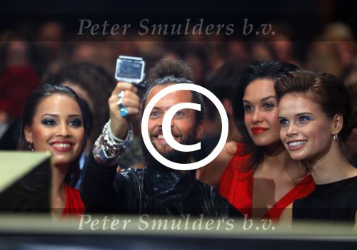 Hilversum 26 oktober 2015
Finale van Hollands next top model HNTM 2015 gepresenteerd door Anouk Smulders en Fred v Leer. De jury bestaat uit Dirk Kikstra May-Britt Mobach en Freek Koster (Touche Models).
De 4 4 finalisten zijn Loiza Lamers, Rachel Swaab Celine Koningstein en Lisa Kapper.
Loiza wordt uiteindelijk HNTM. Nicky Opheij met dj La Fuente
