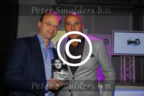 Amsterdam 16 oktober 2015 
Boekpresentatie John v d Heuvel bij de telegraaf. John met Paul Jansen de hoofdredacteur van de telegraaf