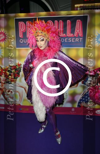 Amsterdam 11 november 2015
Premiere queen of the dessert met oa Jason Donovan Simon Greete Adam Bailey en Philip Childs in carre.