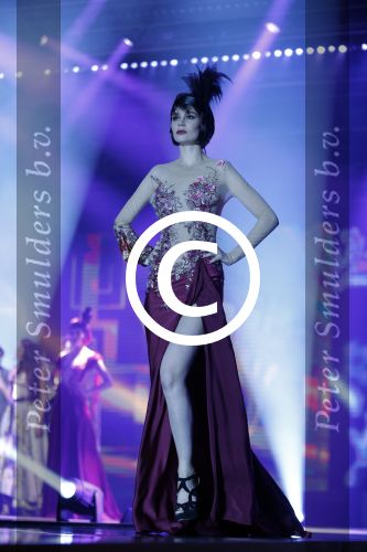 Hilversum 26 oktober 2015
Finale van Hollands next top model HNTM 2015 gepresenteerd door Anouk Smulders en Fred v Leer. De jury bestaat uit Dirk Kikstra May-Britt Mobach en Freek Koster (Touche Models).
De 4 4 finalisten zijn Loiza Lamers, Rachel Swaab Celine Koningstein en Lisa Kapper.
Loiza wordt uiteindelijk HNTM
