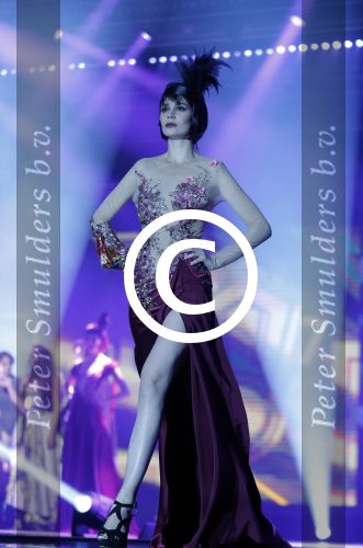 Hilversum 26 oktober 2015
Finale van Hollands next top model HNTM 2015 gepresenteerd door Anouk Smulders en Fred v Leer. De jury bestaat uit Dirk Kikstra May-Britt Mobach en Freek Koster (Touche Models).
De 4 4 finalisten zijn Loiza Lamers, Rachel Swaab Celine Koningstein en Lisa Kapper.
Loiza wordt uiteindelijk HNTM