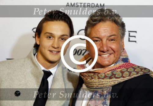 Amsterdam 28 oktober 2015
Premiere James Bond spectre in Tuschinski.
Rene Froger met zijn zoon
