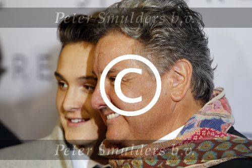 Amsterdam 28 oktober 2015
Premiere James Bond spectre in Tuschinski.
Rene Froger met zijn zoon