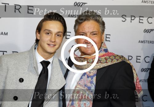 Amsterdam 28 oktober 2015
Premiere James Bond spectre in Tuschinski.
Rene Froger met zijn zoon