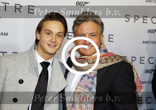 Amsterdam 28 oktober 2015
Premiere James Bond spectre in Tuschinski.
Rene Froger met zijn zoon