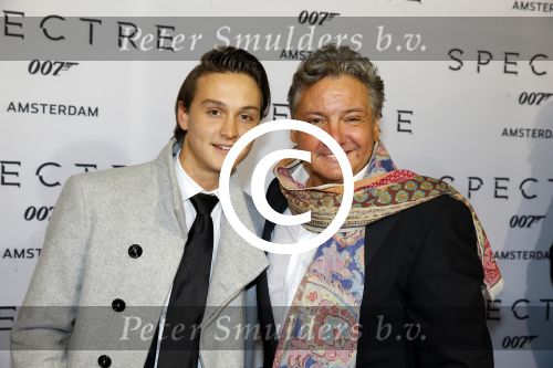Amsterdam 28 oktober 2015
Premiere James Bond spectre in Tuschinski.
Rene Froger met zijn zoon