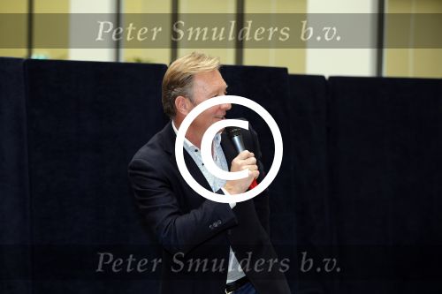 Amsterdam 19 oktober 2015 
Boekpresentatie Sacha de Boer en Jacob Jan Boerma in hotel Krasnapolsky. Man Rick Nieman praat het aan elkaar.