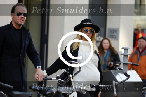 Amsterdam 30 oktober 2015
Robert Doornbos met zijn zwangere vriendin Chantal Bles
