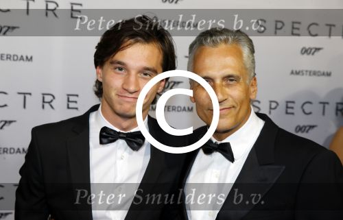 Amsterdam 28 oktober 2015
Premiere James Bond spectre in Tuschinski. Robert Schoemacher met zoon
