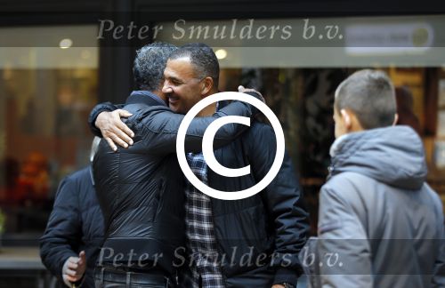 Amsterdam 21 oktober 2015
Ruud Gullit met Vrirndin Karin in Gelderland plein. Frank Rijkaard met moeder