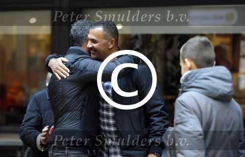 Amsterdam 21 oktober 2015
Ruud Gullit met Vrirndin Karin in Gelderland plein. Frank Rijkaard met moeder