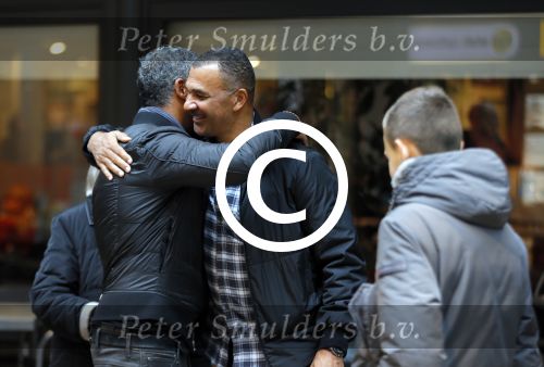 Amsterdam 21 oktober 2015
Ruud Gullit met Vrirndin Karin in Gelderland plein. Frank Rijkaard met moeder
