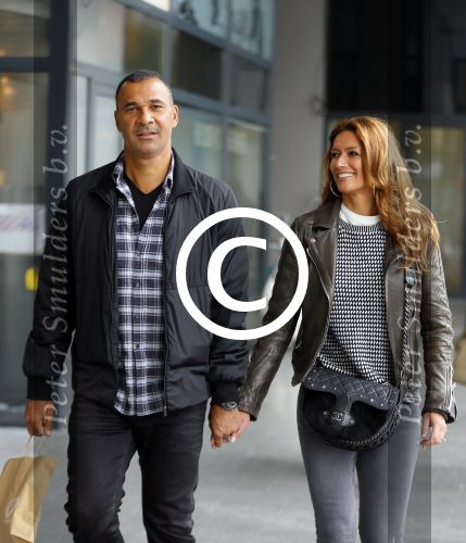 Amsterdam 21 oktober 2015
Ruud Gullit met Vrirndin Karin in Gelderland plein. Frank Rijkaard met moeder