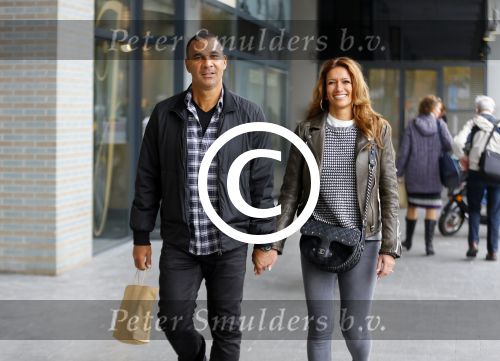 Amsterdam 21 oktober 2015
Ruud Gullit met Vrirndin Karin in Gelderland plein. Frank Rijkaard met moeder