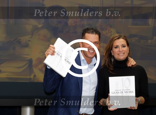 Amsterdam 19 oktober 2015 
Boekpresentatie Sacha de Boer en Jacob Jan Boerma in hotel Krasnapolsky. Man Rick Nieman praat het aan elkaar.