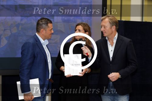 Amsterdam 19 oktober 2015 
Boekpresentatie Sacha de Boer en Jacob Jan Boerma in hotel Krasnapolsky. Man Rick Nieman praat het aan elkaar.