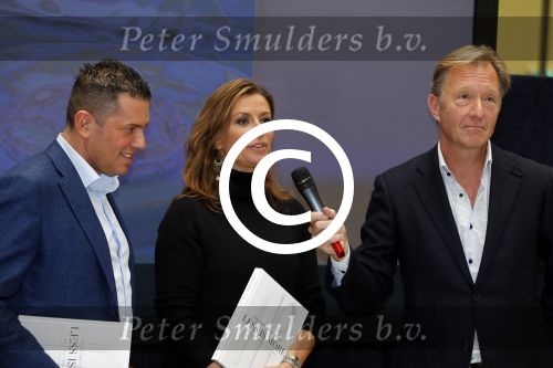 Amsterdam 19 oktober 2015 
Boekpresentatie Sacha de Boer en Jacob Jan Boerma in hotel Krasnapolsky. Man Rick Nieman praat het aan elkaar.