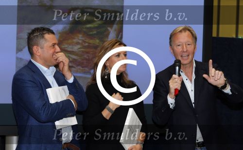 Amsterdam 19 oktober 2015 
Boekpresentatie Sacha de Boer en Jacob Jan Boerma in hotel Krasnapolsky. Man Rick Nieman praat het aan elkaar.