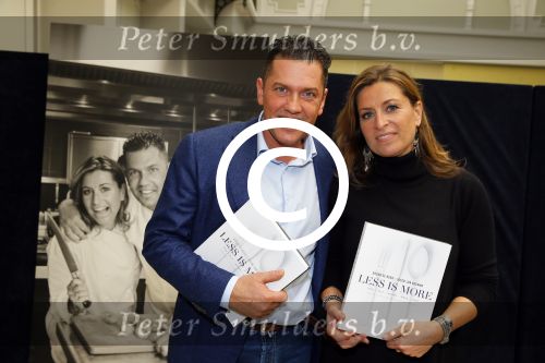 Amsterdam 19 oktober 2015 
Boekpresentatie Sacha de Boer en Jacob Jan Boerma in hotel Krasnapolsky. Man Rick Nieman praat het aan elkaar.