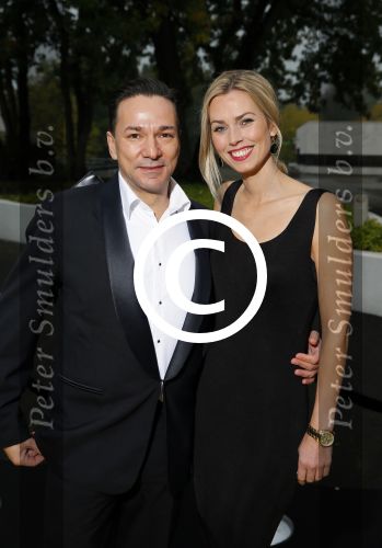 Hilversum 18 oktober 2015
Premiere nieuwe show in studio 21 Pandora. Spiros met zijn vrouw