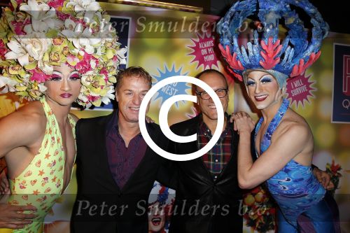 Amsterdam 11 november 2015
Premiere queen of the dessert met oa Jason Donovan Simon Greete Adam Bailey en Philip Childs in carre. Tony Neef met vriend