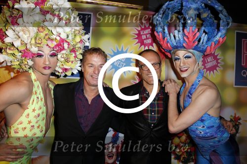 Amsterdam 11 november 2015
Premiere queen of the dessert met oa Jason Donovan Simon Greete Adam Bailey en Philip Childs in carre. Tony Neef met vriend