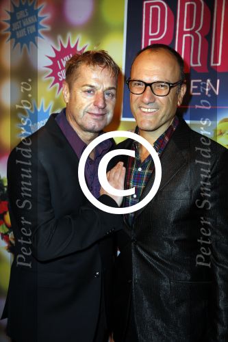 Amsterdam 11 november 2015
Premiere queen of the dessert met oa Jason Donovan Simon Greete Adam Bailey en Philip Childs in carre. Tony Neef met vriend