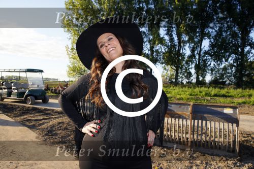 Haarzuilens 27 september 2015
Aktie om bomen te planten gepresenteerd door Beau v Erven Dorens en Angela Groothuizen.
Trijntje Oosterhuis