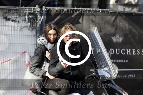 Amsterdam 2 november 2015
Tygo Gernandt met zijn nieuwe vriendin Annewil Hokken op de scooter