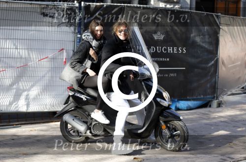 Amsterdam 2 november 2015
Tygo Gernandt met zijn nieuwe vriendin Annewil Hokken op de scooter