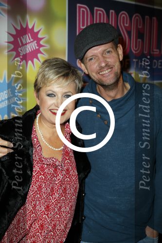 Amsterdam 11 november 2015
Premiere queen of the dessert met oa Jason Donovan Simon Greete Adam Bailey en Philip Childs in carre. Vera mann met een kennis