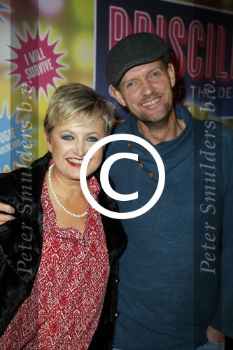 Amsterdam 11 november 2015
Premiere queen of the dessert met oa Jason Donovan Simon Greete Adam Bailey en Philip Childs in carre. Vera mann met een kennis