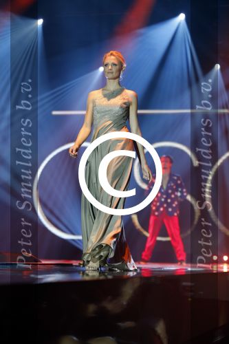 Hilversum 26 oktober 2015
Finale van Hollands next top model HNTM 2015 gepresenteerd door Anouk Smulders en Fred v Leer. De jury bestaat uit Dirk Kikstra May-Britt Mobach en Freek Koster (Touche Models).
De 4 4 finalisten zijn Loiza Lamers, Rachel Swaab Celine Koningstein en Lisa Kapper.
Loiza wordt uiteindelijk HNTM. Yfke Sturm