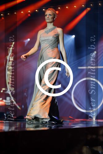 Hilversum 26 oktober 2015
Finale van Hollands next top model HNTM 2015 gepresenteerd door Anouk Smulders en Fred v Leer. De jury bestaat uit Dirk Kikstra May-Britt Mobach en Freek Koster (Touche Models).
De 4 4 finalisten zijn Loiza Lamers, Rachel Swaab Celine Koningstein en Lisa Kapper.
Loiza wordt uiteindelijk HNTM. Yfke Sturm