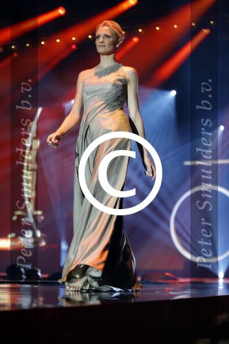 Hilversum 26 oktober 2015
Finale van Hollands next top model HNTM 2015 gepresenteerd door Anouk Smulders en Fred v Leer. De jury bestaat uit Dirk Kikstra May-Britt Mobach en Freek Koster (Touche Models).
De 4 4 finalisten zijn Loiza Lamers, Rachel Swaab Celine Koningstein en Lisa Kapper.
Loiza wordt uiteindelijk HNTM. Yfke Sturm