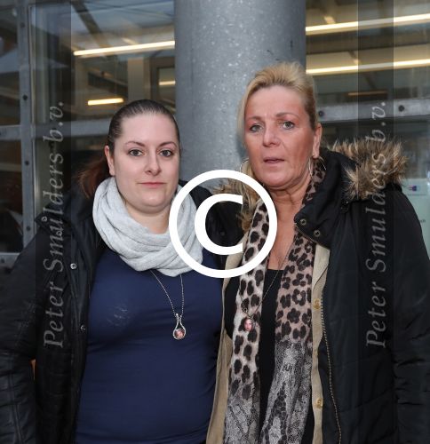 Den Bosch, 13 Oktober 2016
Rechtbank in de zaak Nicole v d Hurk
Op de foto Ad v d Hurk ex-vrouw Jolanda  v d Weijden met dochter Debbie v d Hurk