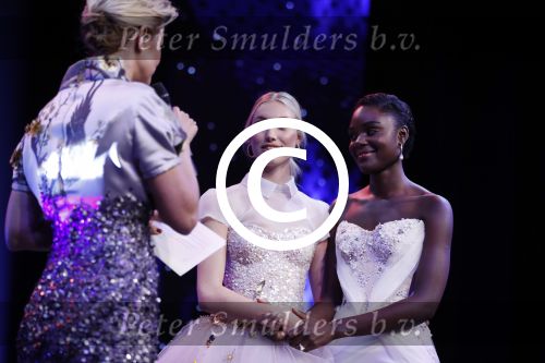 Amsterdam 25 oktober 2016
Finale Hollands Next topmodel gepresenteerd door Anouk Smulders met de finalisten Akke Marije Colette Emma en Noor. Juryleden Fred v Leer Anna Nooshin en Alek Bruessing.
