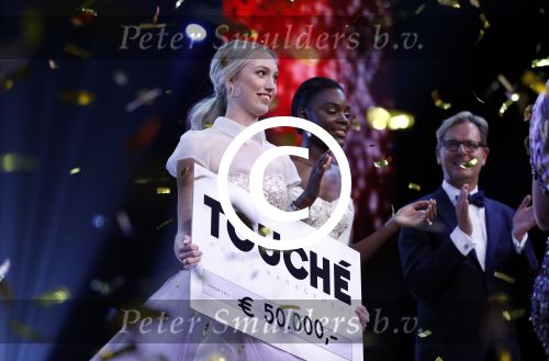 Amsterdam 25 oktober 2016
Finale Hollands Next topmodel gepresenteerd door Anouk Smulders met de finalisten Akke Marije Colette Emma en Noor. Juryleden Fred v Leer Anna Nooshin en Alek Bruessing.