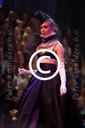 Amsterdam 25 oktober 2016
Finale Hollands Next topmodel gepresenteerd door Anouk Smulders met de finalisten Akke Marije Colette Emma en Noor. Juryleden Fred v Leer Anna Nooshin en Alek Bruessing.