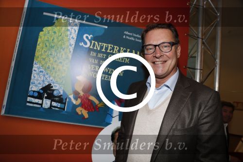 Amsterdam 14 november 2016
Winston Gerschtanowitz presenteerde de nieuwe sinterklaasboeken van Jumbo gemaakt door Katja  en Wim Schuurman Albert Verlinde en Wesley Sneijder die helaas niet aanwezig kon zijn in de Bibliotheek van Amsterdam. Katja had dochter Sammie mee genomen.