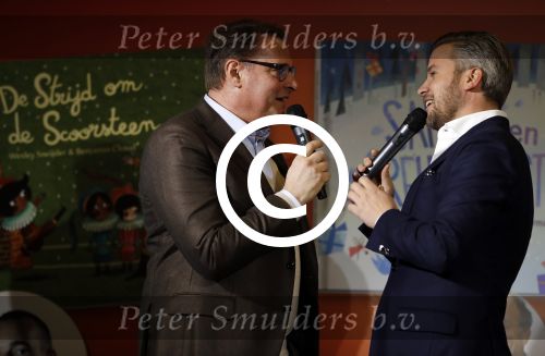 Amsterdam 14 november 2016
Winston Gerschtanowitz presenteerde de nieuwe sinterklaasboeken van Jumbo gemaakt door Katja  en Wim Schuurman Albert Verlinde en Wesley Sneijder die helaas niet aanwezig kon zijn in de Bibliotheek van Amsterdam. Katja had dochter Sammie mee genomen.