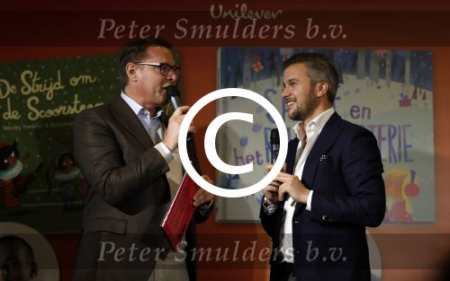 Amsterdam 14 november 2016
Winston Gerschtanowitz presenteerde de nieuwe sinterklaasboeken van Jumbo gemaakt door Katja  en Wim Schuurman Albert Verlinde en Wesley Sneijder die helaas niet aanwezig kon zijn in de Bibliotheek van Amsterdam. Katja had dochter Sammie mee genomen.