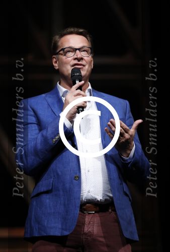 Schiedam 26 oktober 2016
Presentatie cast Ciske de Rat met oa Danny de Munk Bas Keijzer Ad Knippels Brigiite Nijman Ellen evers Sophie Veldhuizen en Boris v d Ham in schouwburg Schiedam. Albert Verlinde is er names stage entertainment.