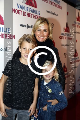 Rotterdam 16 oktober 2016
Premiere Jandino Asporaat met van je familie moet je het hebben in het oude Luxor. Anouk Smulders met kinderen Max en Bo