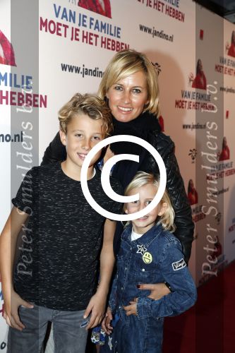Rotterdam 16 oktober 2016
Premiere Jandino Asporaat met van je familie moet je het hebben in het oude Luxor. Anouk Smulders met kinderen Max en Bo