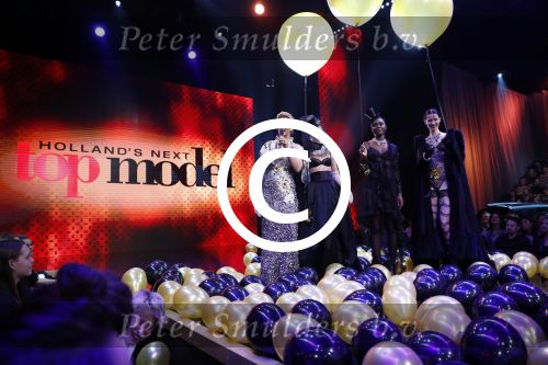 Amsterdam 25 oktober 2016
Finale Hollands Next topmodel gepresenteerd door Anouk Smulders met de finalisten Akke Marije Colette Emma en Noor. Juryleden Fred v Leer Anna Nooshin en Alek Bruessing.