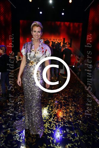 Amsterdam 25 oktober 2016
Finale Hollands Next topmodel gepresenteerd door Anouk Smulders met de finalisten Akke Marije Colette Emma en Noor. Juryleden Fred v Leer Anna Nooshin en Alek Bruessing.